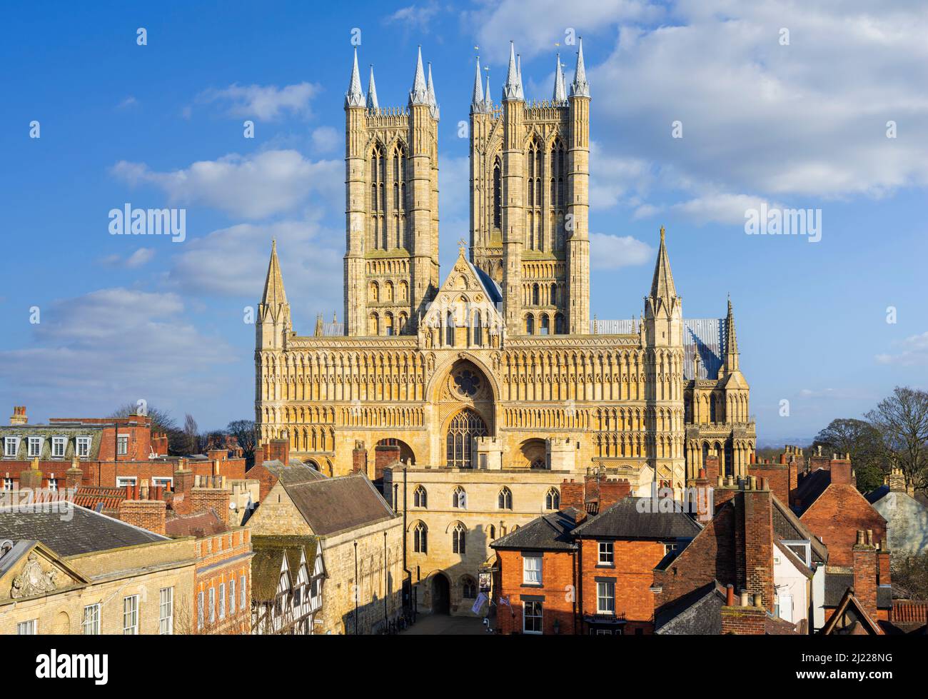 Vorderseite oder Westfront der Kathedrale von Lincoln Excheckergate Lincoln Lincolnshire England GB Europa Stockfoto