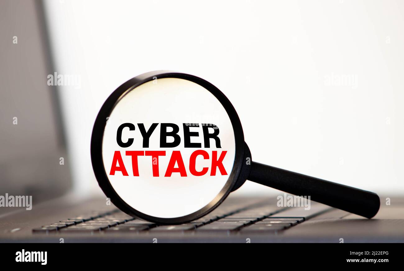 Cyber-Angriff unter Lupe, Geschäftskonzept Stockfoto