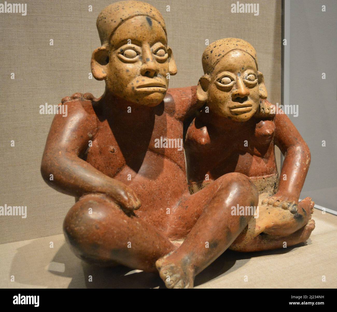 Ein Paar Mann und Frau saßen. Dallas Museum of Art Stockfoto