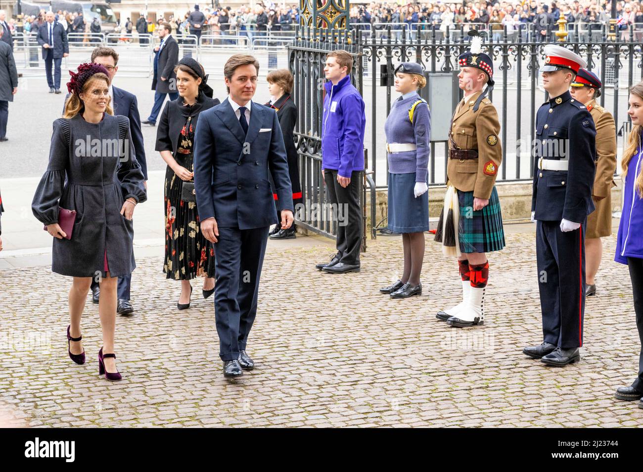 London, Großbritannien, 29. März 2022, Prinzessin Eugenie von York und Herr Jack Brooksbank, Prinzessin Beatrice von York und Edoardo Mapelli Mozzi treffen am 29. März 2022 in der Westminster Abbey in London ein, um am Erntedankfest für das Leben seiner Königlichen Hoheit Prinz Philip, Herzog von Edinburgh, teilzunehmen Foto: Albert Nieboer/Niederlande OUT/Point de Vue OUT Stockfoto
