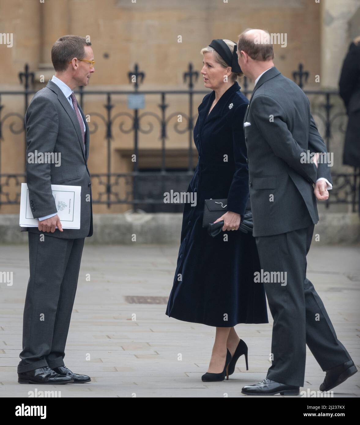 Westminster Abbey, London, Großbritannien. 29. März 2022. Gäste unter den 1800 Anwesenden kommen zum Memorial Service für den Herzog von Edinburgh. Bild: Prinz Edward, Graf von Wessex und Sophie, Gräfin von Wessex, kommen zum Gottesdienst. Kredit: Malcolm Park/Alamy Stockfoto