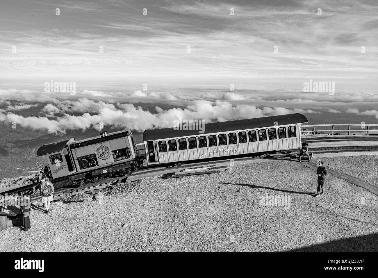 MT WASHINGTON, NH, USA - SEP 19, 2017: Mount Washington Cog Railroad auf dem Gipfel des Mount Washington in White Mountain im Herbst, New Hampshire, USA. Stockfoto