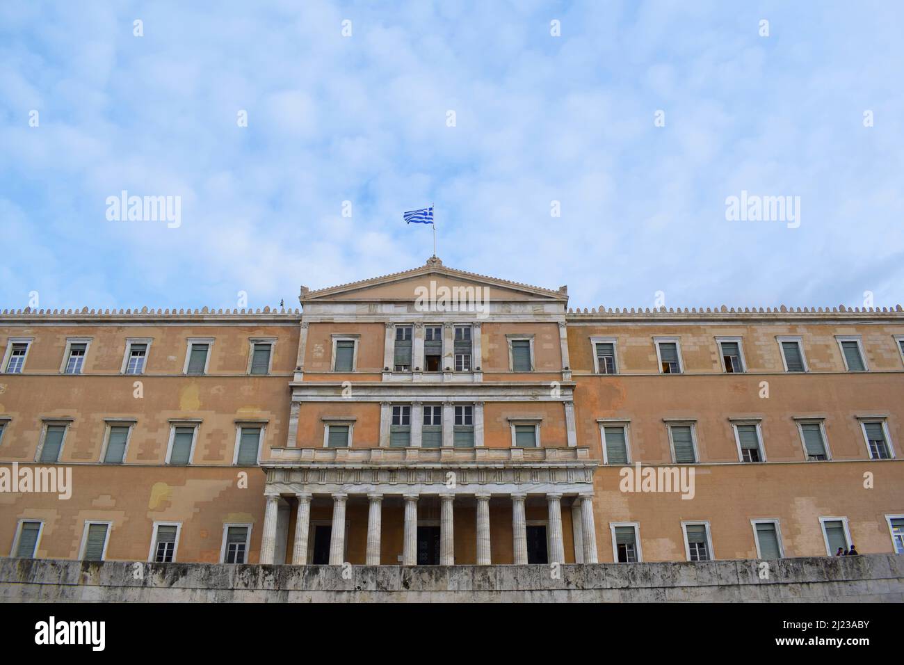 Blick auf das griechische Parlament auf dem Syntagma-Platz in Athen Stockfoto