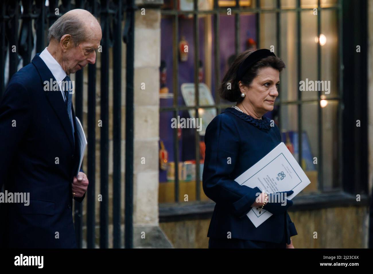 Westminster Abbey, London, Großbritannien. 29.. März 2022 Prinz Edward, Herzog von Kent, verließ Westminster Abbey nach dem Erntedankfest für das Leben seiner Königlichen Hoheit Prinz Philip, Herzog von Edinburgh, der letztes Jahr im Schloss Windsor starb. Amanda Rose/Alamy Live News Stockfoto