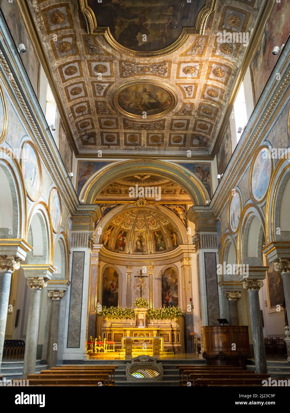 Der Innenraum der Basilica di Sant'Antonino, Sorrento Stockfoto