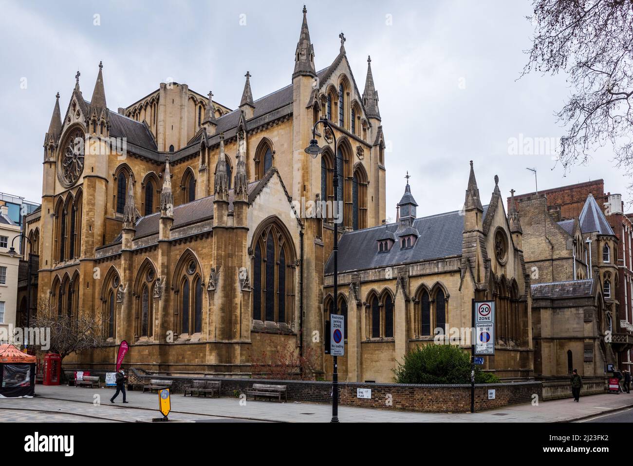 Die Church of Christ the King am Gordon Square Bloomsbury London. Grade I gelistete Kirche. Fertiggestellt 1856 Architekt Raphael Brandon. Stockfoto