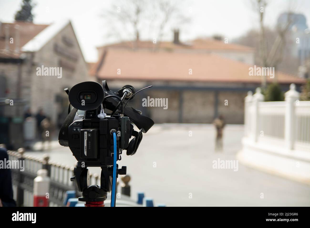 Journalisten Kamera wartet auf Nachrichten, Russland-Ukraine Gespräche für den Frieden beginnen in Istanbul Stockfoto