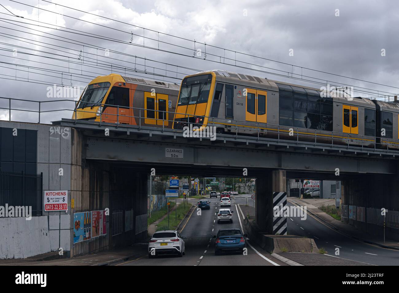 Sydney Züge überqueren eine Brücke in Parramatta Stockfoto