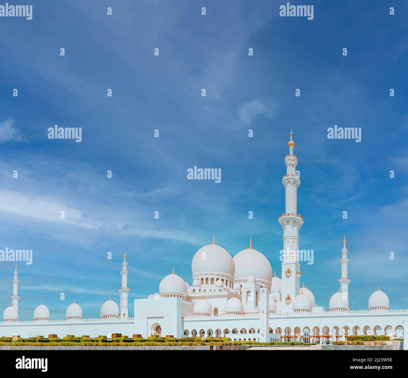 Blick auf die berühmte Abu Dhabi Sheikh Zayed Moschee bei Nacht, VAE. Hochwertige Fotos Stockfoto