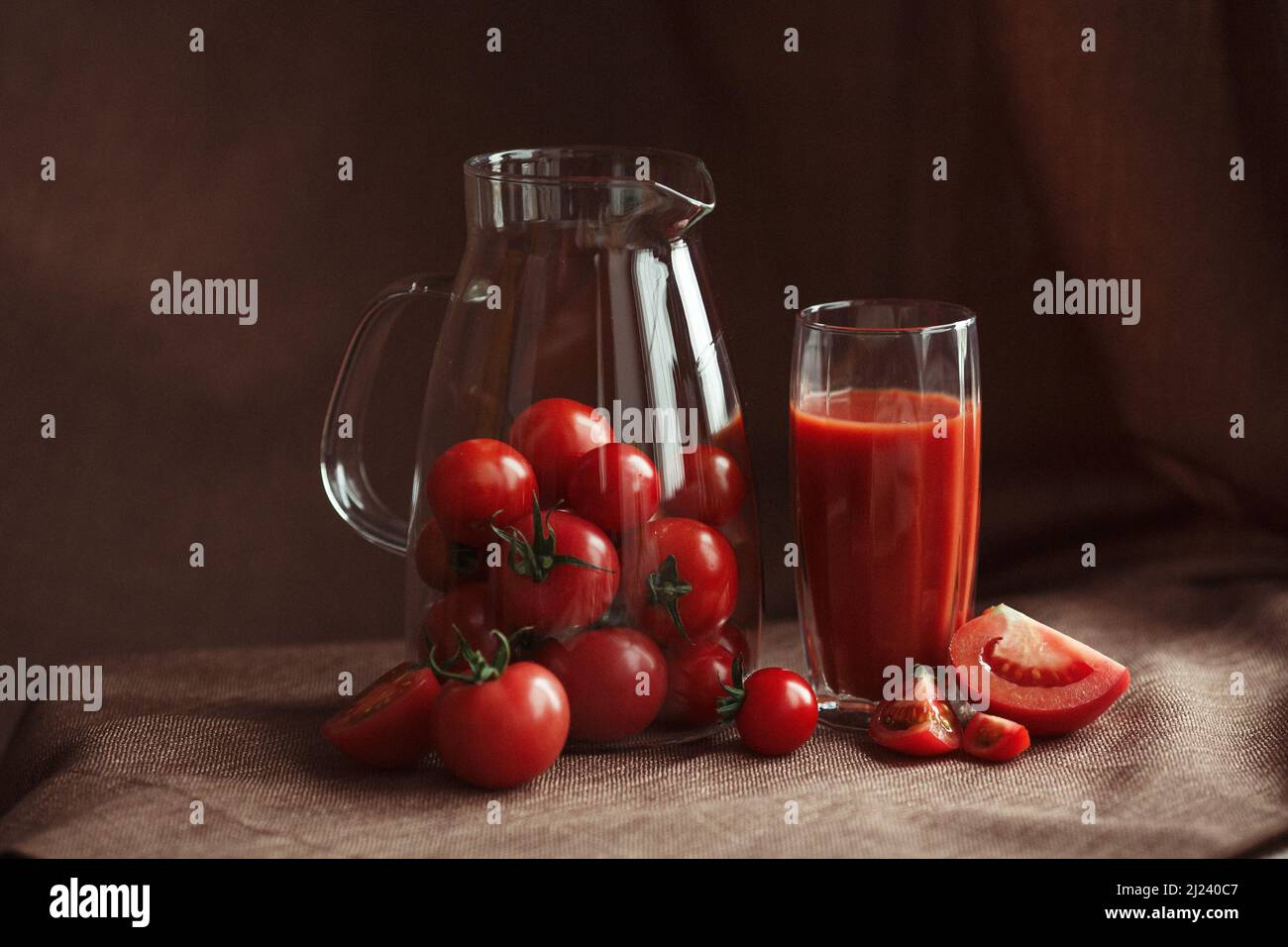 Frische Tomaten Saft in ein Glas Stockfoto