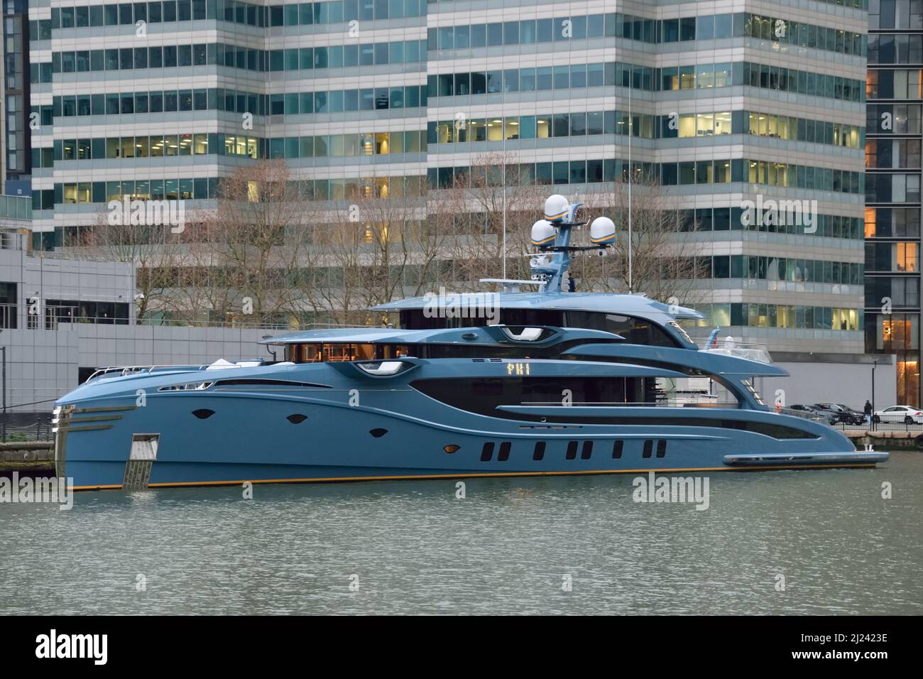 Superyacht PHI Liegeplatz in West India Dock, Canary Wharf, London Stockfoto