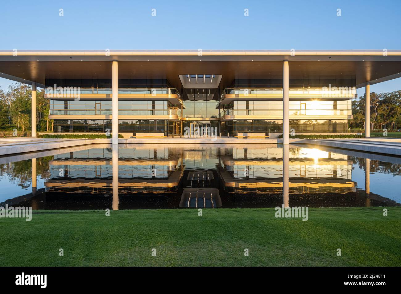 PGA TOUR Global Headquarters bei Sonnenaufgang in Ponte Vedra Beach, Florida. (USA) Stockfoto