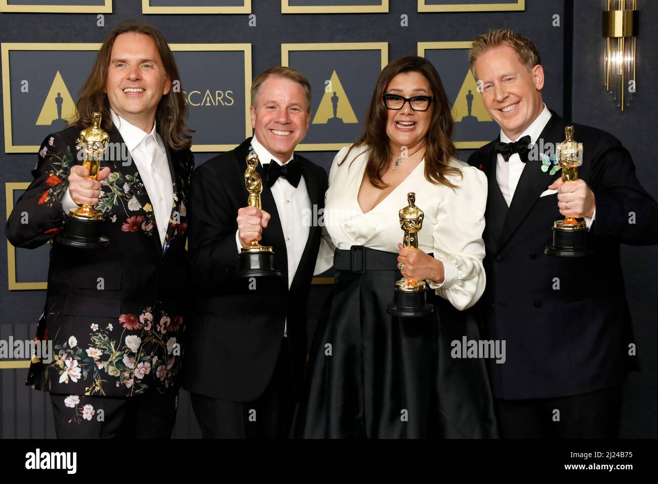 LOS ANGELES - MAR 27: Jared Bush, Byron Howard, Yvett Merino, Clark Spencer bei den Academy Awards 94. im Dolby Theater am 27. März 2022 in Los Angeles, CA Stockfoto