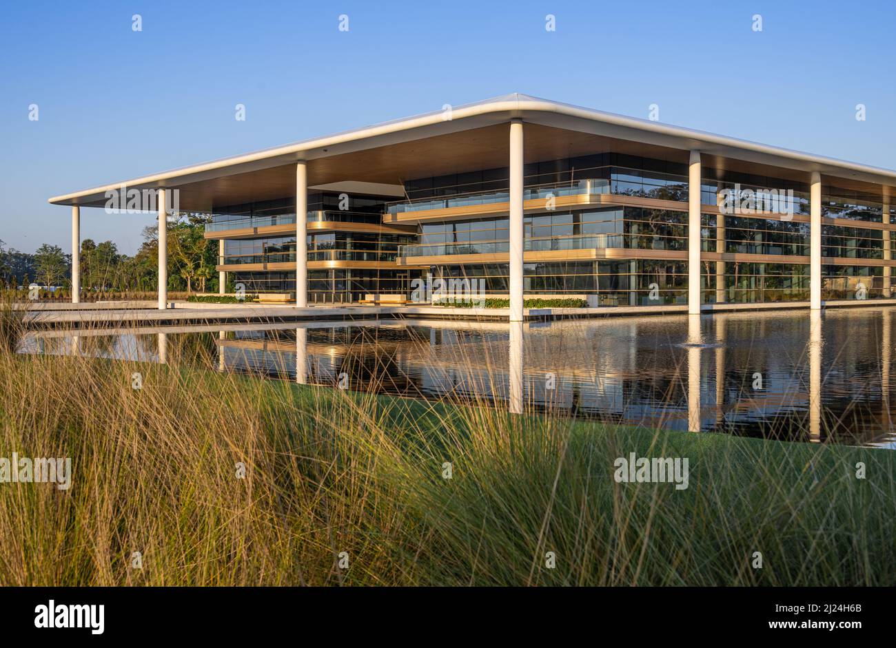 PGA TOUR Global Headquarters bei Sonnenaufgang in Ponte Vedra Beach, Florida. (USA) Stockfoto