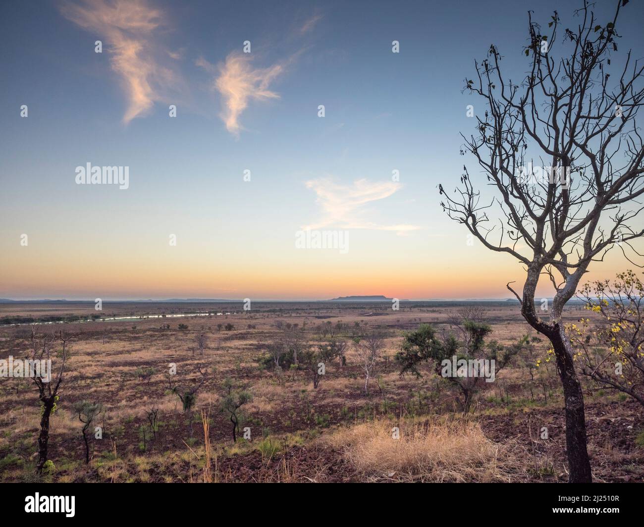 Sonnenaufgang über der Hochwasserebene des Ord River von Telegraph Hill, Parry Lagunen, East Kimberley Stockfoto