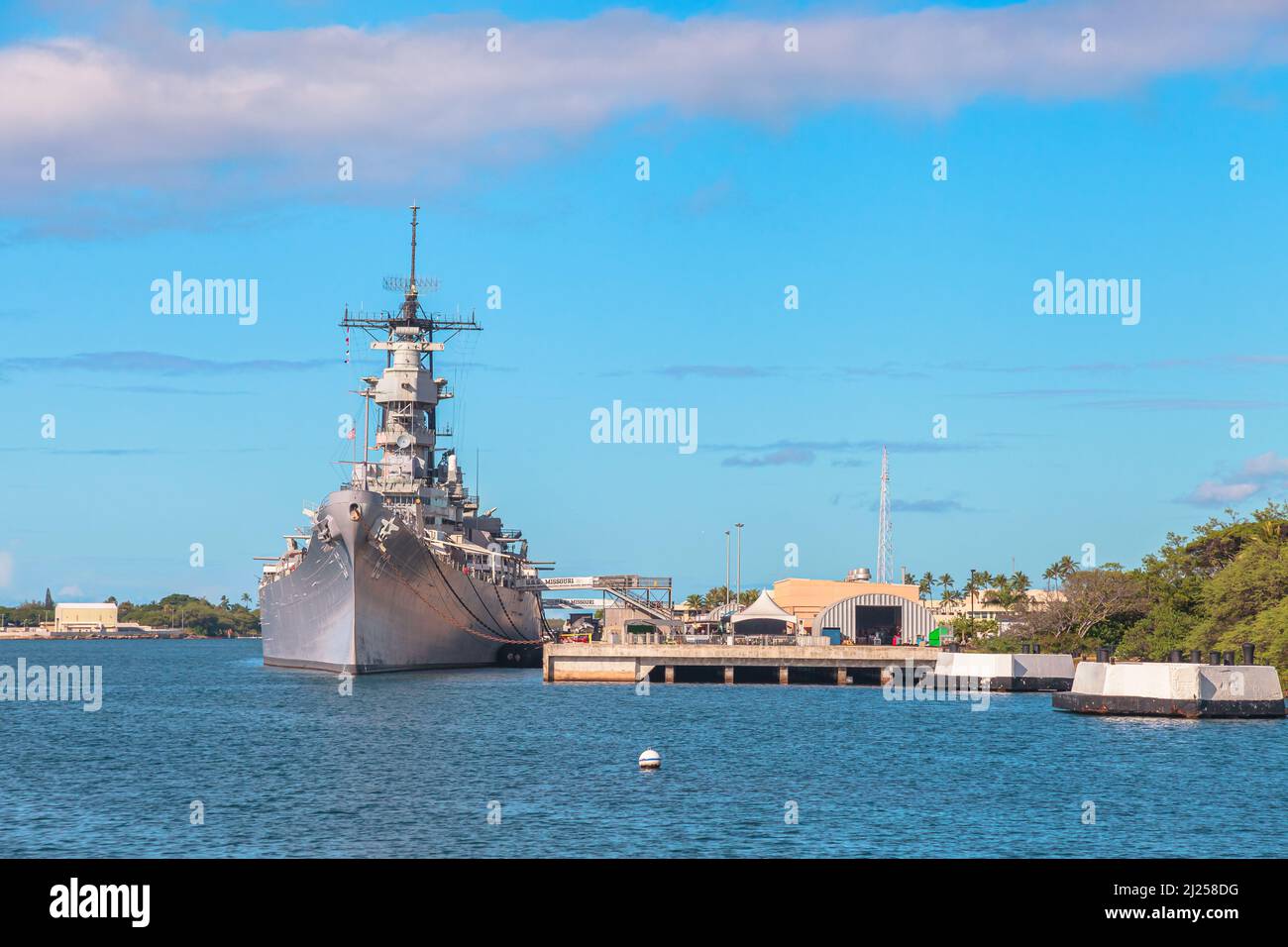 Battleship Missouri BB 63 Memorial Blick vom USS Arizona BB 39 Memorial in Pearl Harbor. Nationales historisches Wahrzeichen. Patriotisches Konzept. HONOLULU, OAHU Stockfoto