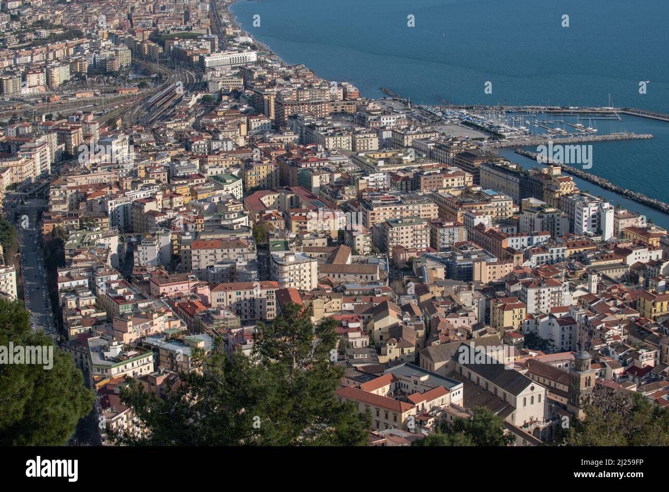 Salerno: Blick über die Stadt vom Burgberg Arechi Stockfoto