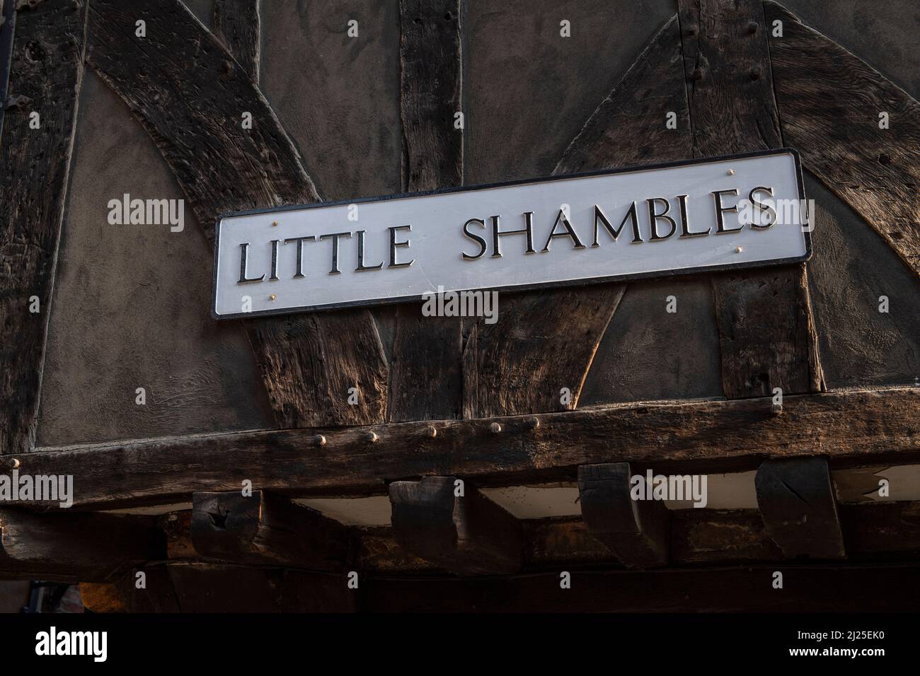 Die historische Shambles-Einkaufsstraße in York, Yorkshire, Großbritannien. Stockfoto