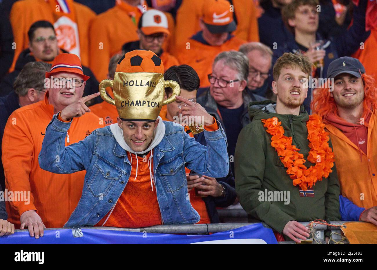Amsterdam, Niederlande. 29. März 2022. NL-Fans im Freundschaftsspiel NIEDERLANDE - DEUTSCHLAND 1-1 Vorbereitung auf die WM 2022 in Katar, Saison 2021/2022, am 29. März 2022 in Amsterdam, Niederlande. © Peter Schatz / Alamy Live News Credit: Peter Schatz/Alamy Live News Stockfoto