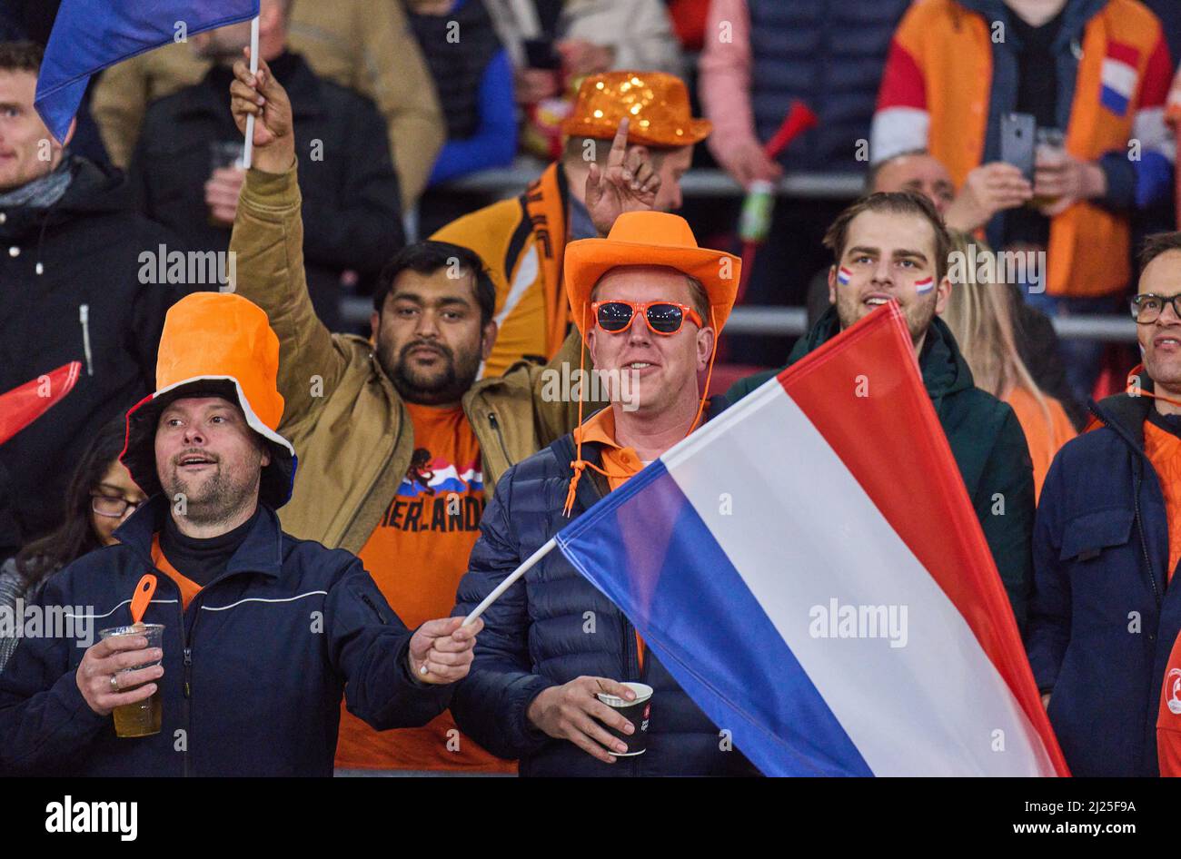 Amsterdam, Niederlande. 29. März 2022. NL-Fans im Freundschaftsspiel NIEDERLANDE - DEUTSCHLAND 1-1 Vorbereitung auf die WM 2022 in Katar, Saison 2021/2022, am 29. März 2022 in Amsterdam, Niederlande. © Peter Schatz / Alamy Live News Credit: Peter Schatz/Alamy Live News Stockfoto