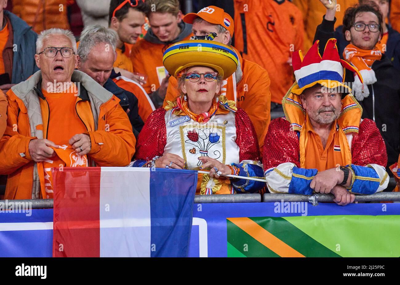 Amsterdam, Niederlande. 29. März 2022. NL-Fans im Freundschaftsspiel NIEDERLANDE - DEUTSCHLAND 1-1 Vorbereitung auf die WM 2022 in Katar, Saison 2021/2022, am 29. März 2022 in Amsterdam, Niederlande. © Peter Schatz / Alamy Live News Credit: Peter Schatz/Alamy Live News Stockfoto