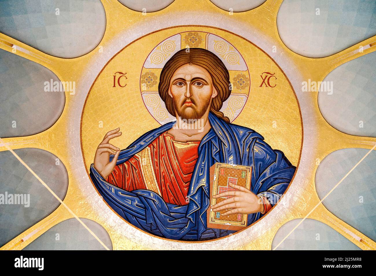 Christi Auferstehung orthodoxe Kathedrale, Tirana, Albanien. Pantocrator Christ Kuppelgemälde Stockfoto