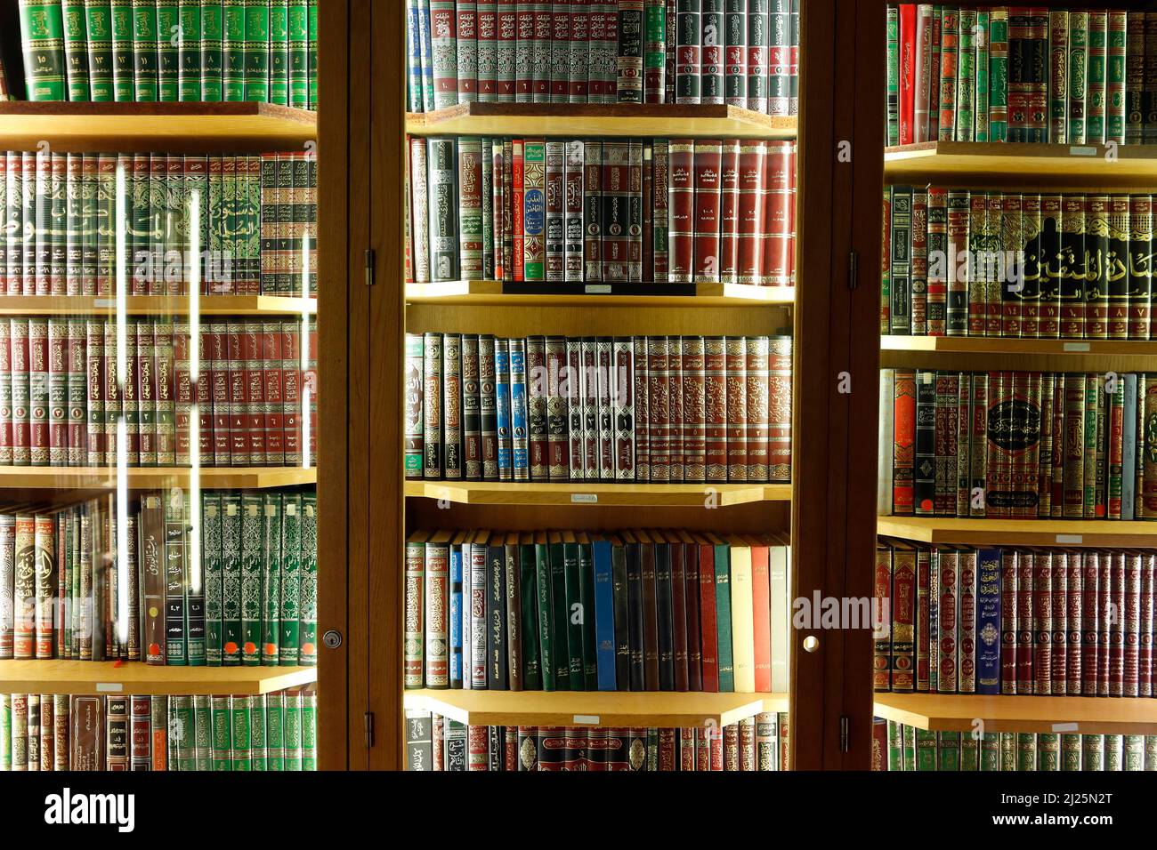 Islamische Bücher des Glaubens und Gesetze Problem. Genfer Moschee. Stockfoto