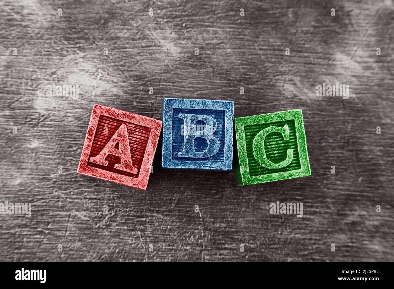 Vintage Alphabet Blöcke auf Holzhintergrund Stockfoto