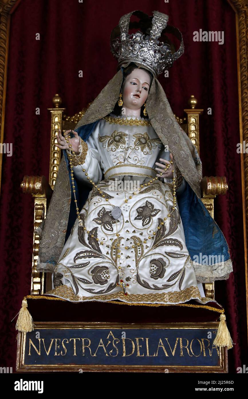 Fray Pedro Gocial Museum im Kloster von San Francisco, Quito, Ecuador. Statue unserer Lieben Frau von Aurora, 18. Jahrhundert, anonym Stockfoto