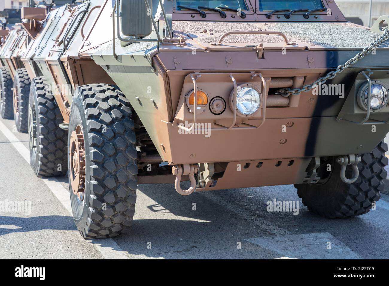 M1117 Guardian Armored Security Vehicle ASV, Militärparade. Kriegswaffe, Tarnfarbenfahrzeug, Nahaufnahme. Armeemaschine Stockfoto