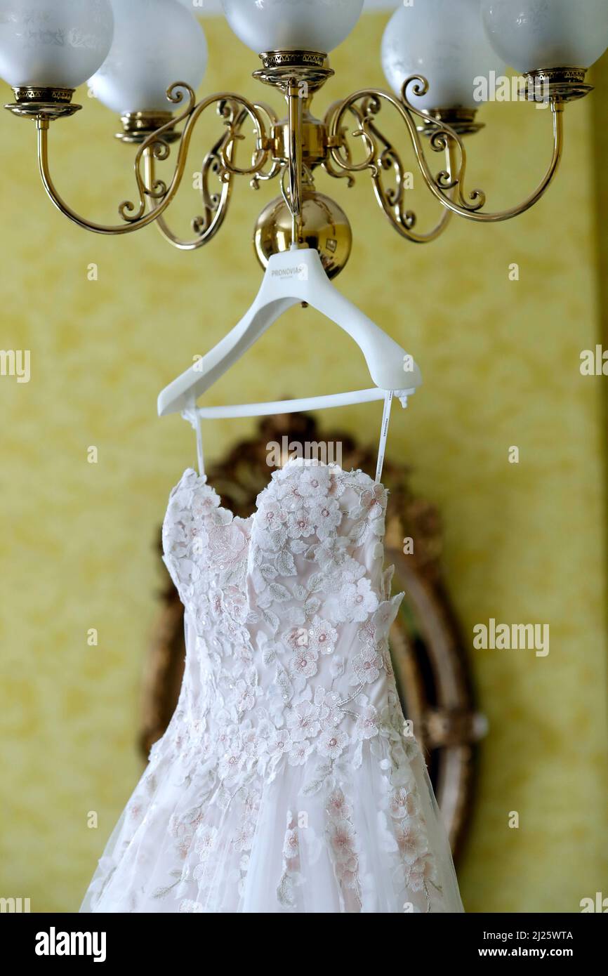 Hochzeitszeremonie. Weißes Hochzeitskleid. Stockfoto