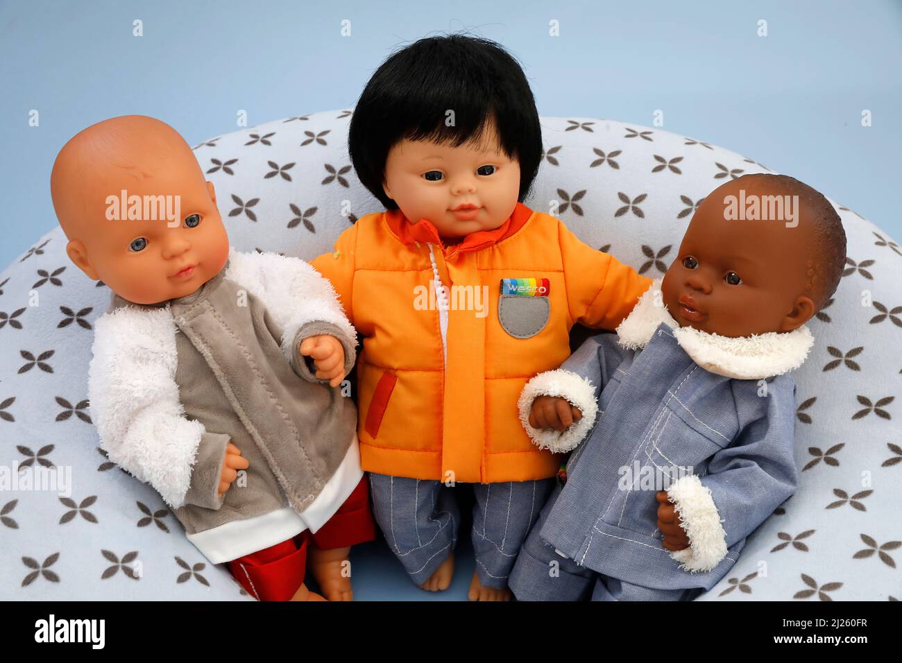 Puppen im Maison Bakhita Zentrum für Migranten in Paris, Frankreich. Stockfoto