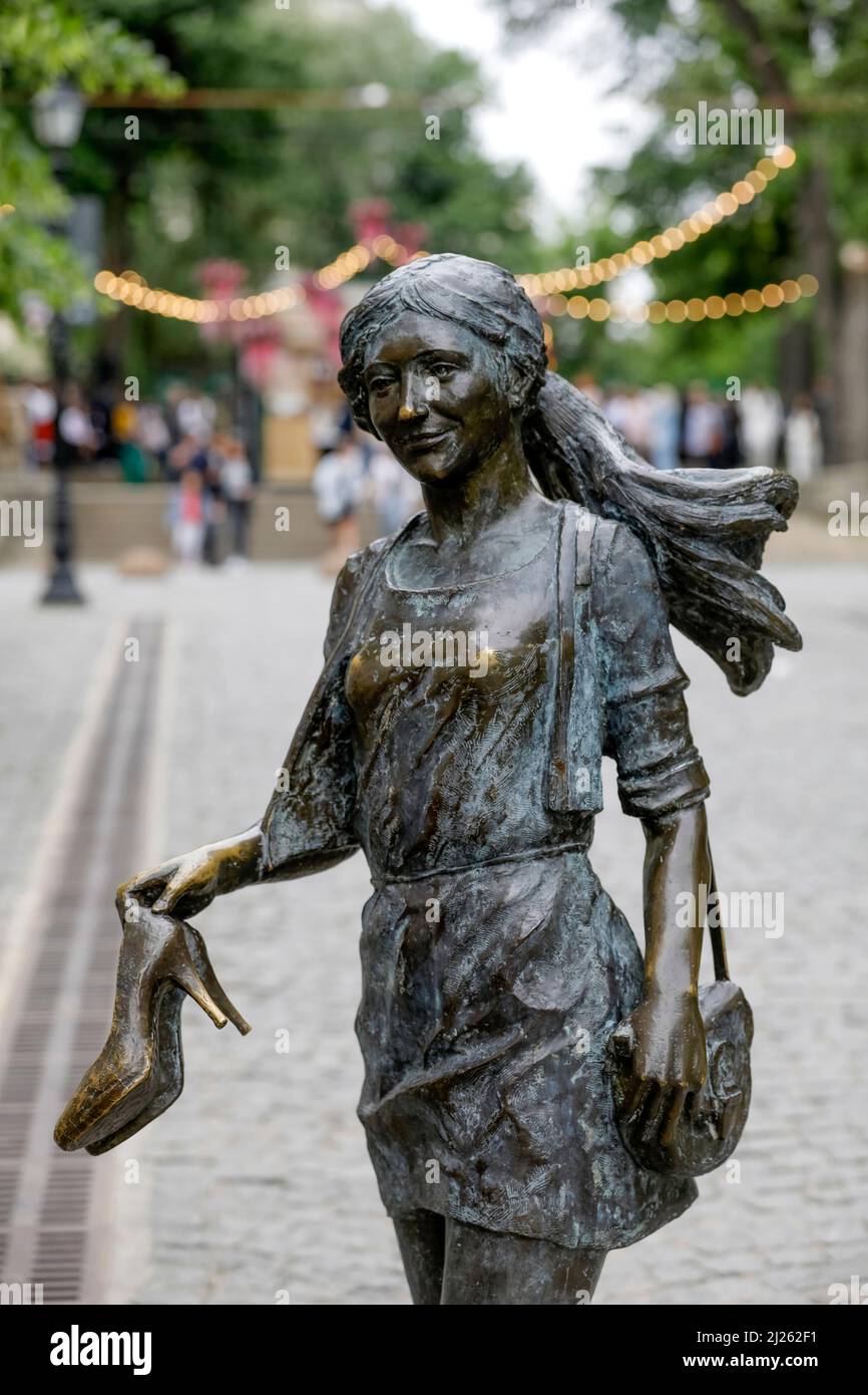 Statue einer Frau mit Schuhen im Zentrum von Chisinau, Moldawien Stockfoto