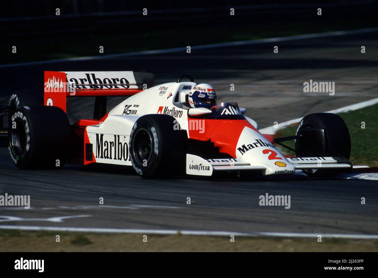 Alain Prost (FRA) McLaren MP4/2B Tag Porsche 1. Position Stockfoto