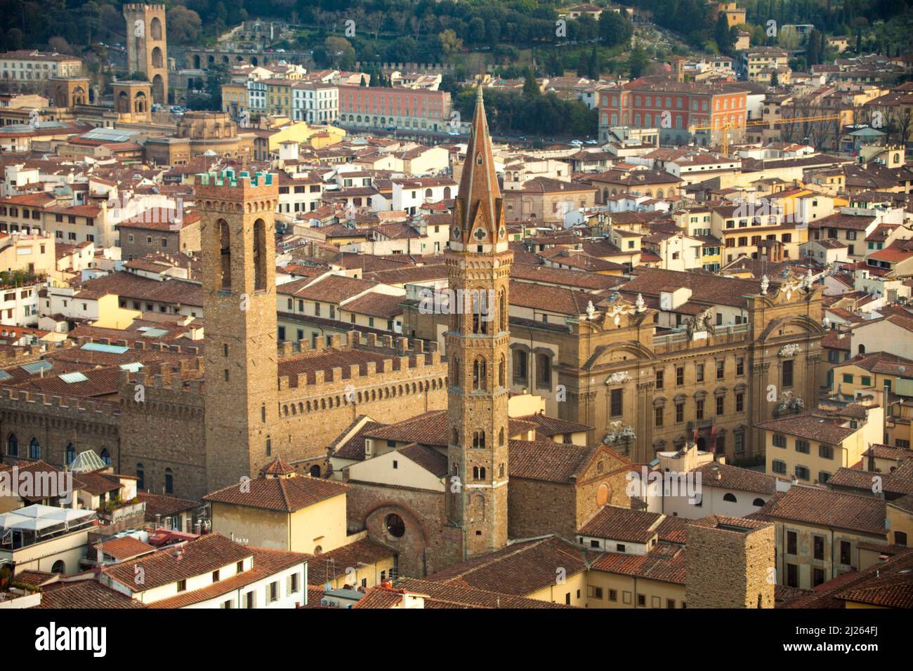 Italien, Toskana, Florenz. Das Bargello Museum und der Glockenturm der Badia Fiorentina. Stockfoto