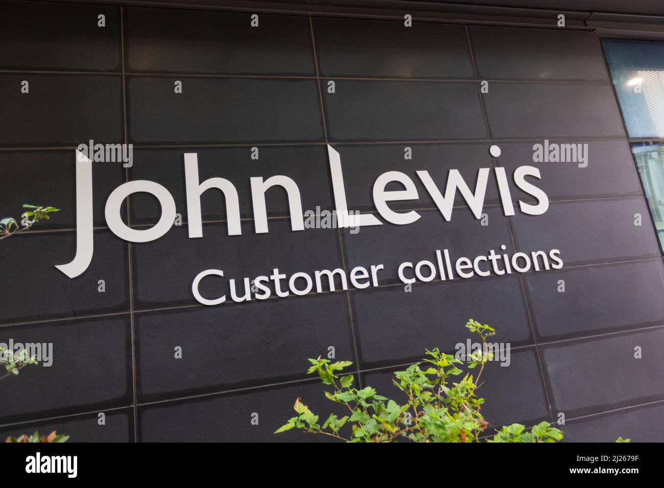 Eingangsschild für Kundensammlungen von John Lewis, Stratford, london, großbritannien Stockfoto