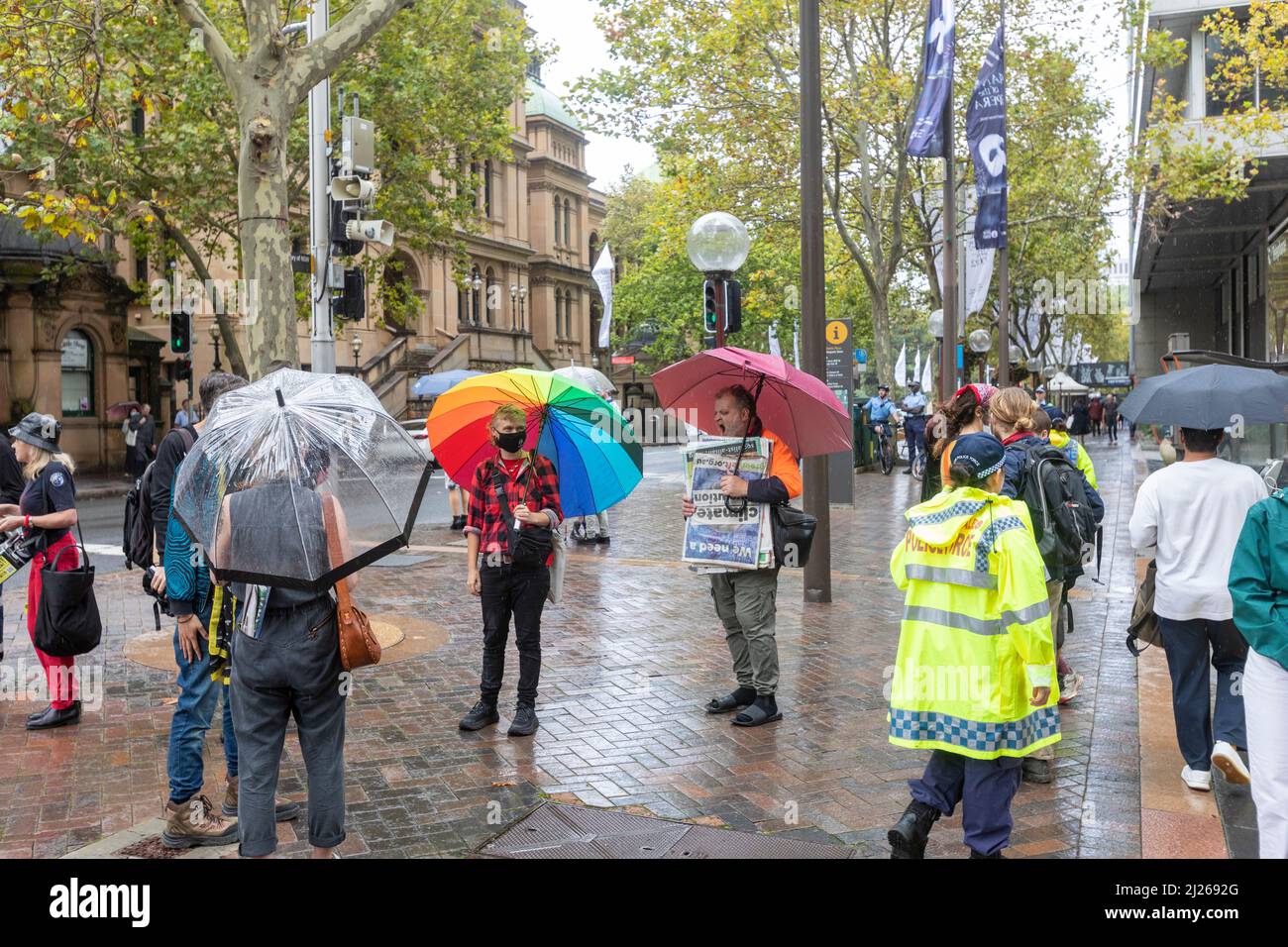 Proteste vor dem New South Wales-Parlament nach Klimawandel-Aktivist Maxim O'Donnell Curmi nach Blockade vier Monate lang eingesperrt Australische Proteste@Port Botany in Sydney, wo er einen 60m-Grad-Kran bestieg, um die Verladung eines Schiffes zu blockieren, so Martin Berry Live-Nachrichten. Stockfoto