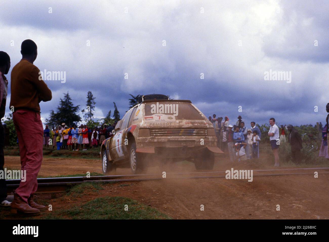 Ari Vatanen (FIN) Terry Harryman (GBR) Peugeot 205 Turbo 16 Peugeot Talbot Sport Stockfoto
