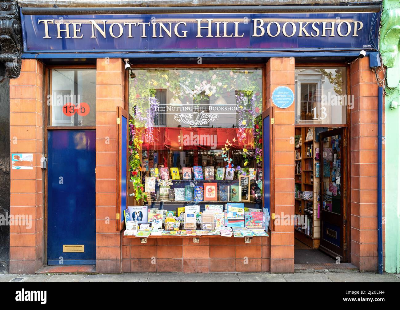 London, Großbritannien - 24.. März 2022: Die Frontfassade der Buchhandlung von Notting Hill, berühmt durch den romantischen Comedy-Film Notting Hill mit Hugh Grant Stockfoto