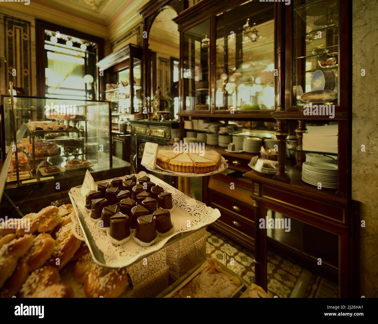 Cafe Demel, traditioneller Kuchen- und Schokoladeladen im Stadtzentrum. Wien, Österreich Stockfoto