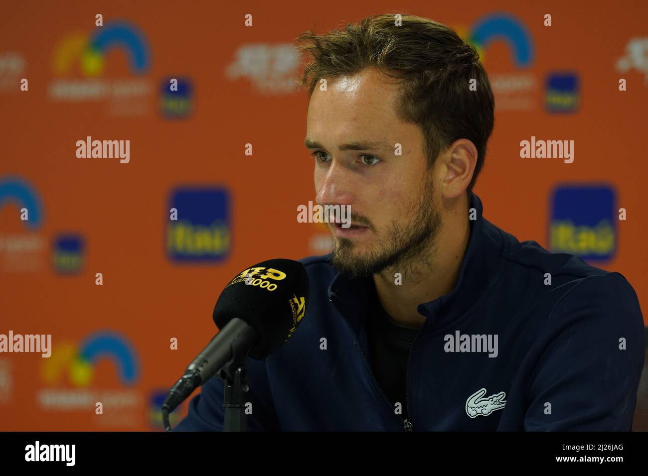 MIAMI GARDENS, FLORIDA - 29. MÄRZ: Daniil Medvedev aus Russland spricht mit der Presse nach seinem Spiel gegen Jenson Brooksby aus den USA während des Männermatches im Hard Rock Stadium am 29. März 2022 in Miami Gardens, Florida. (Foto: JL/Sipa USA) Stockfoto