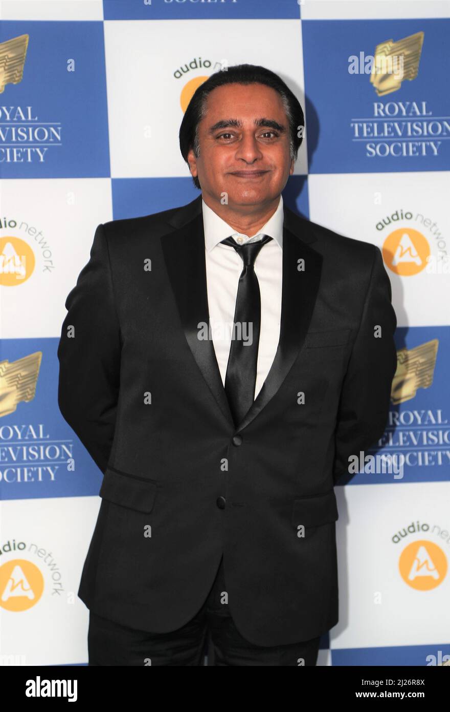 Schauspieler Sanjeev Bhaskar bei der Ankunft für die Royal Television Society Program Awards im Grosvenor House in Mayfair, London, Großbritannien Stockfoto