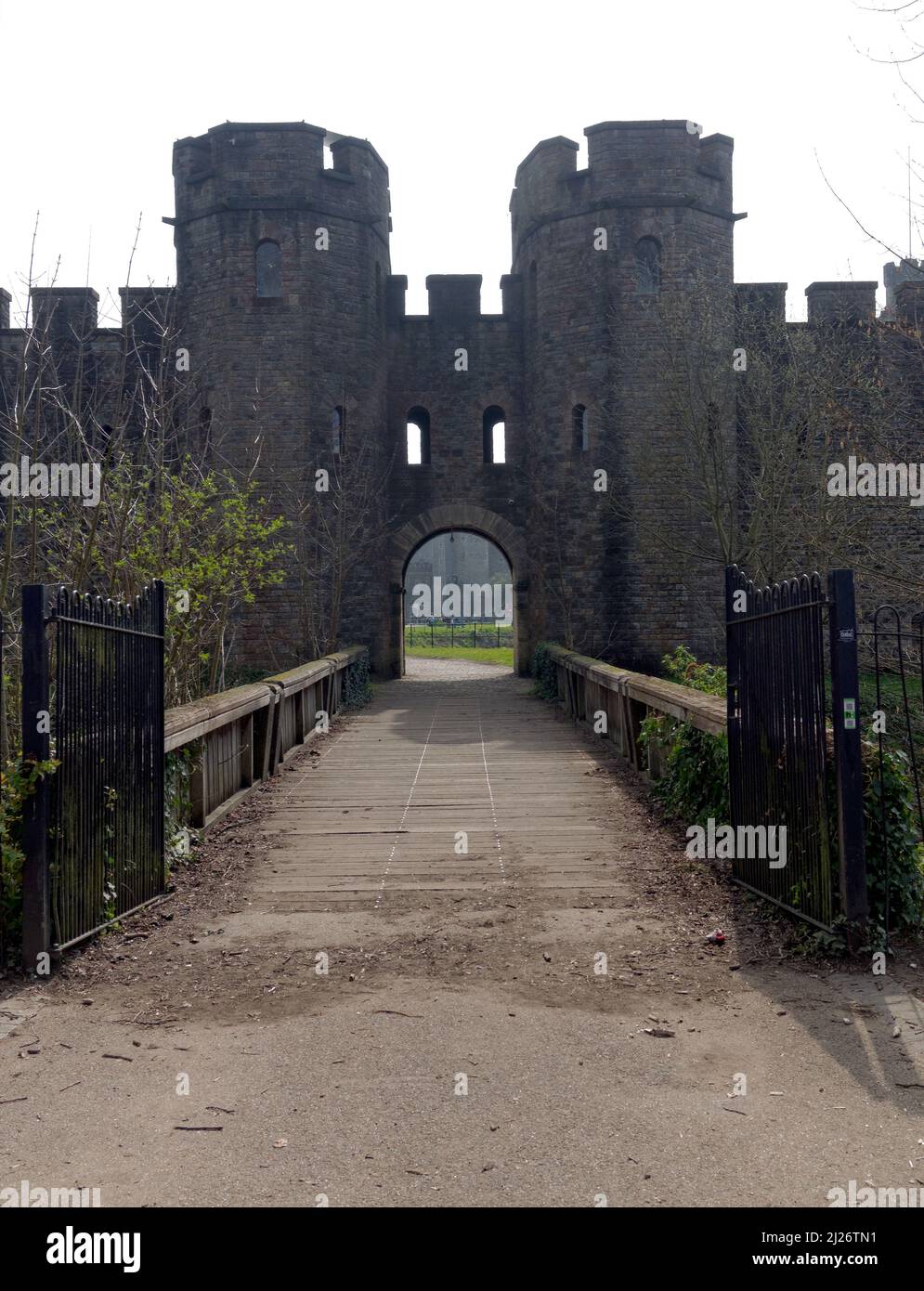 Cardiff Castle, Hintereingang vom Bute Park. Frühling 2022.März Stockfoto