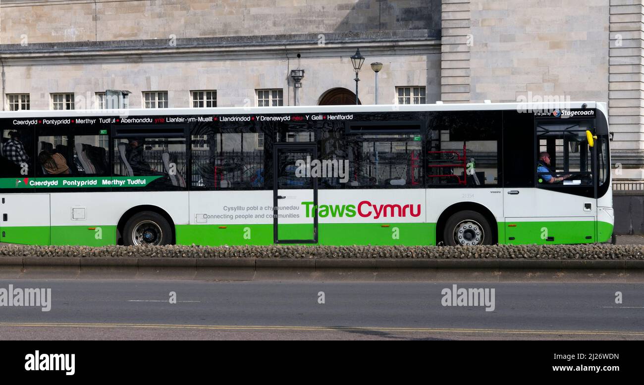 Der Bus Traws Cymru auf der North Road Cardiff fährt durch das Stadtzentrum in das Zentrum von Cardiff Stockfoto