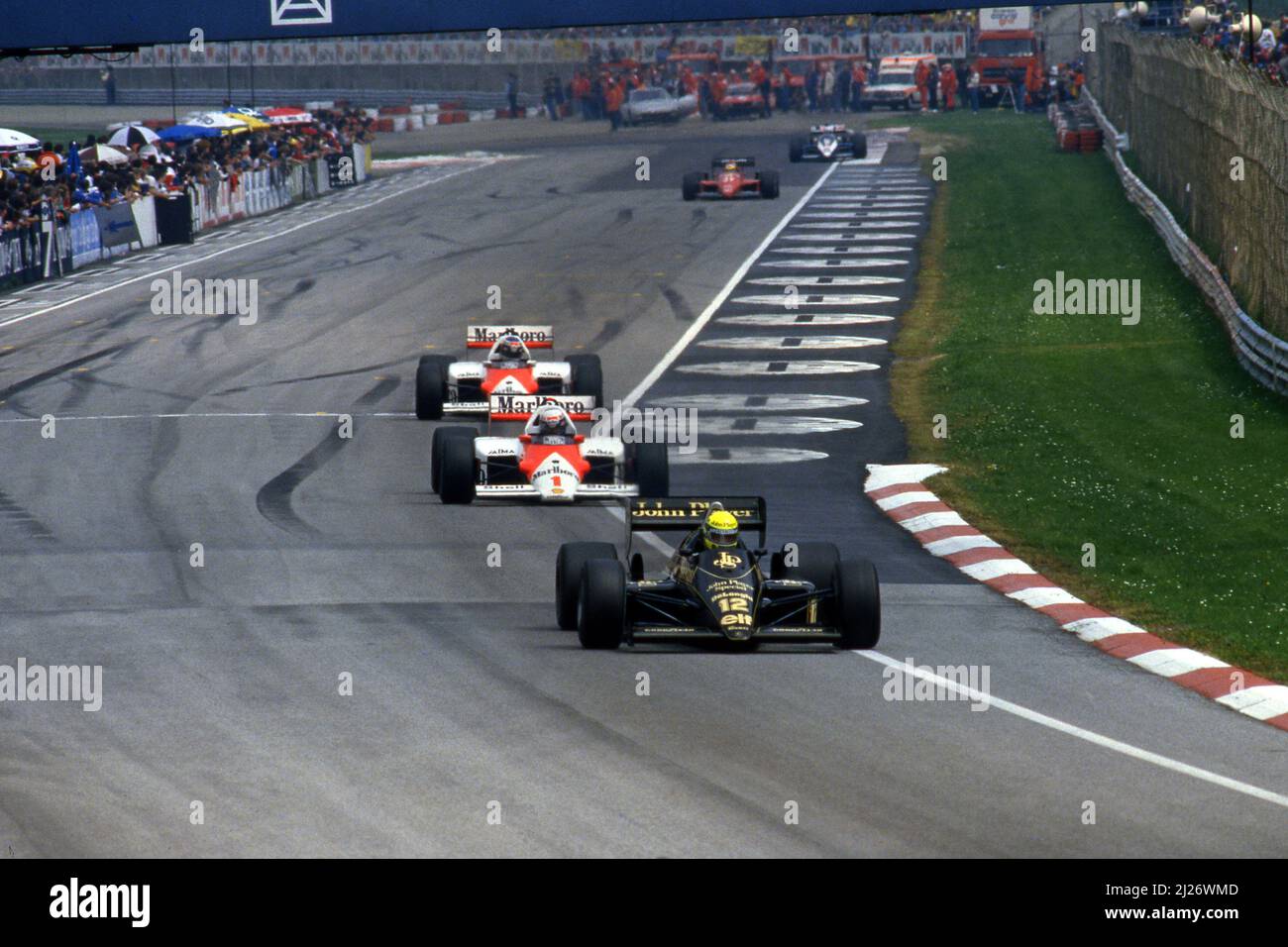 Ayrton Senna da Silva (BRA) Lotus 98T Renault Lead Alain Prost (FRA) McLaren MP4/2c Tag Porsche 1. Position Stockfoto