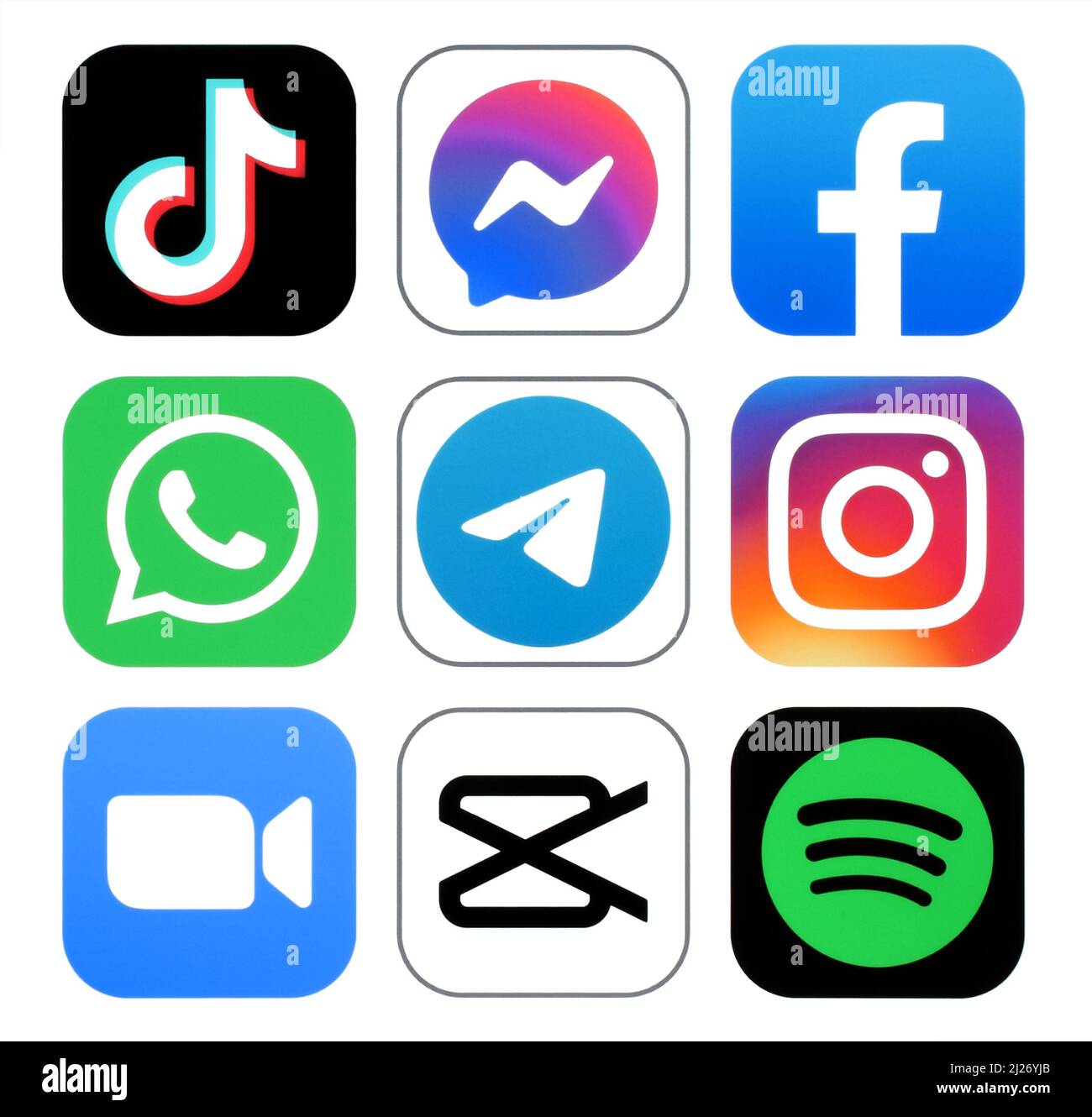 Kiew, Ukraine - 08. Februar 2022: Set der beliebtesten mobilen Apps der Welt: TikTok, Messenger, Facebook, WhatsApp, Telegram, Instagram, Zoom, Cap Stockfoto