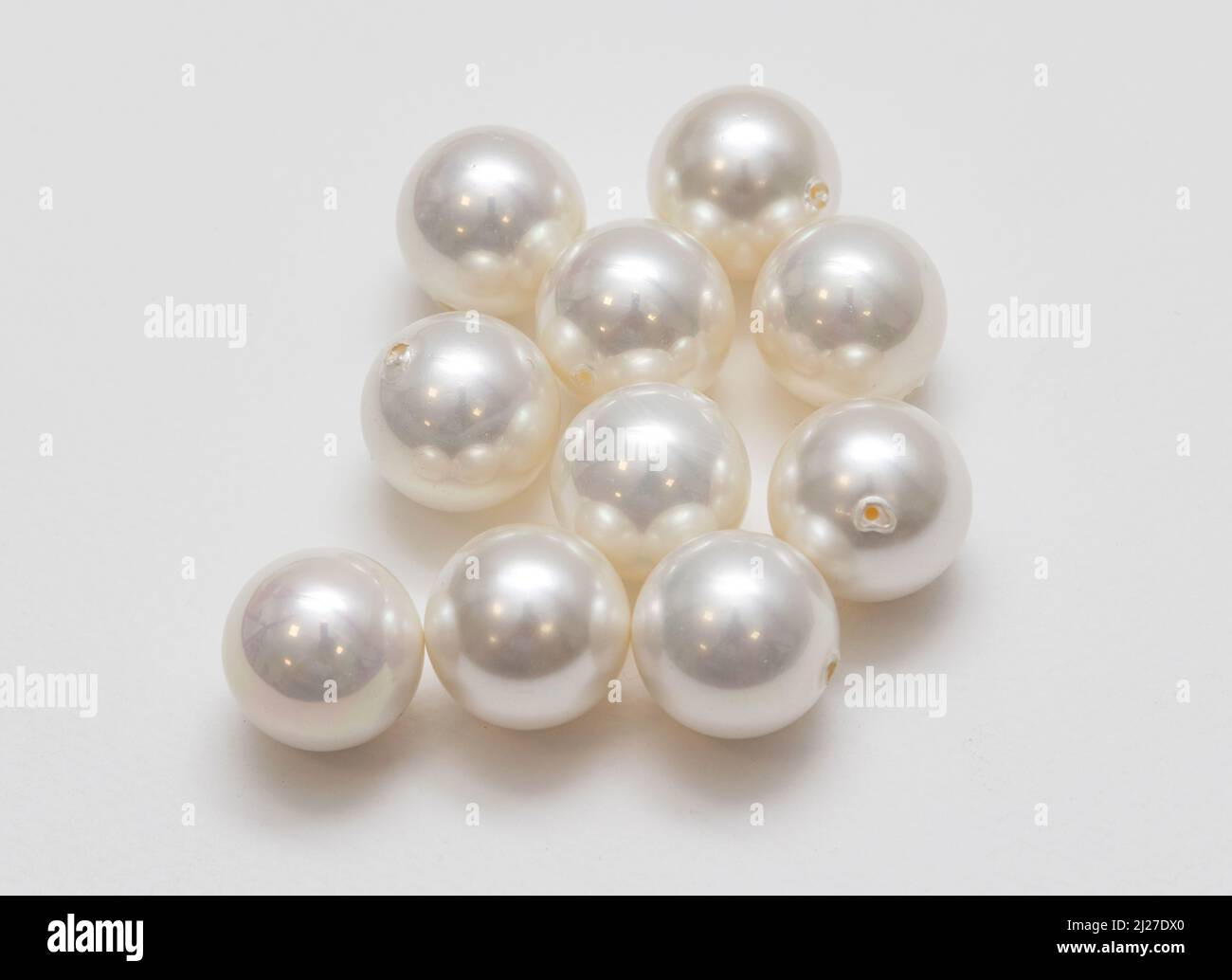 Weißer Kunststoff Künstliche Kunstperlen Schmuck Herstellung Material Stockfoto