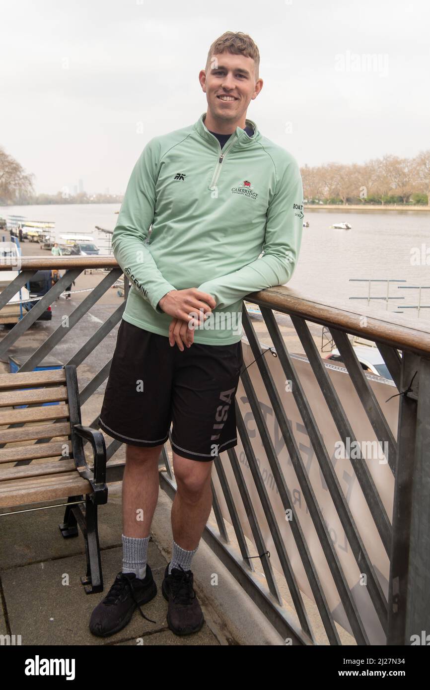 London, Großbritannien. 30. März 2022. Die Crews von George Finlayson, Oxford und Cambridge treffen die Presse im London Rowing Club am Putney Embankment. Die Mannschaften der Männer und Frauen beim Sunday's Boat Race nahmen an einer Pressekonferenz Teil. Kredit: Peter Hogan/Alamy Live Nachrichten Stockfoto