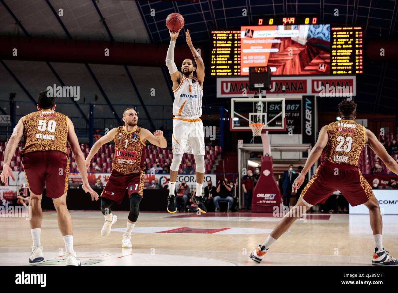 Venedig, Italien. 30. März 2022. Langston Hall (Promitheas Patras) während Umana Reyer Venezia gegen Promitheas Patras, Basketball EuroCup Championship in Venedig, Italien, März 30 2022 Quelle: Independent Photo Agency/Alamy Live News Stockfoto