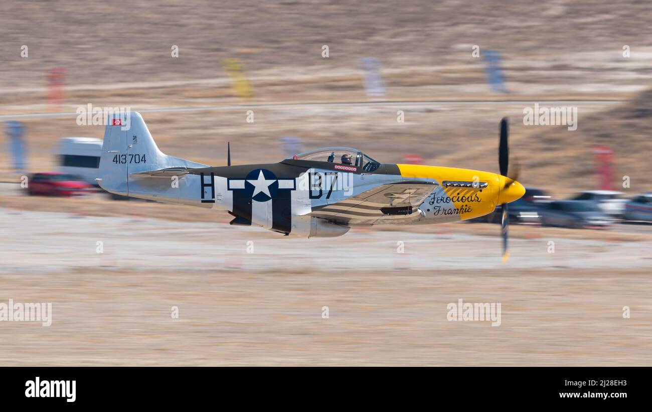 ESKISEHIR, TÜRKEI - 12. SEPTEMBER 2021: M.S.O. Air and Space Museum's North American P-51D Mustang, wilder Frankie, inszeniert eine Show im Sivrihisar SH Stockfoto